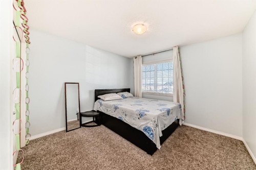16 Saddlecrest Park Ne, Calgary, AB - Indoor Photo Showing Bedroom
