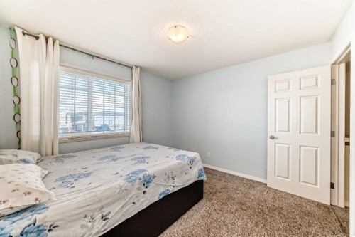 16 Saddlecrest Park Ne, Calgary, AB - Indoor Photo Showing Bedroom