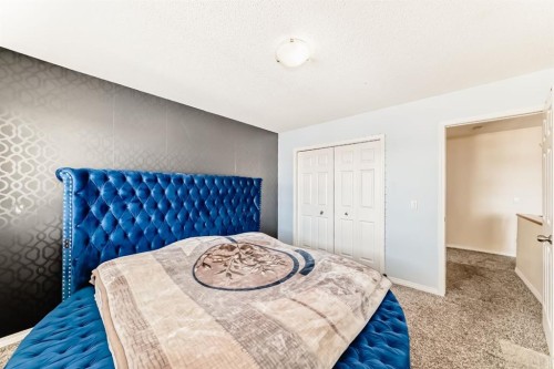 16 Saddlecrest Park Ne, Calgary, AB - Indoor Photo Showing Bedroom
