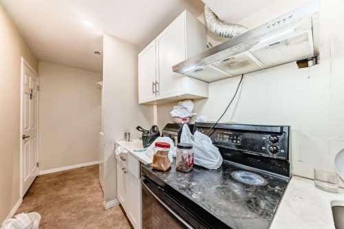 16 Saddlecrest Park Ne, Calgary, AB - Indoor Photo Showing Kitchen