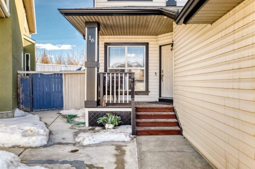 16 Saddlecrest Park Ne, Calgary, AB - Outdoor With Exterior