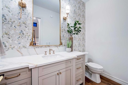 3207 Alfege Street Sw, Calgary, AB - Indoor Photo Showing Bathroom