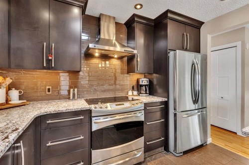 335 Huntbourne Hill Ne, Calgary, AB - Indoor Photo Showing Kitchen