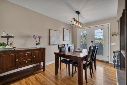 335 Huntbourne Hill Ne, Calgary, AB - Indoor Photo Showing Dining Room