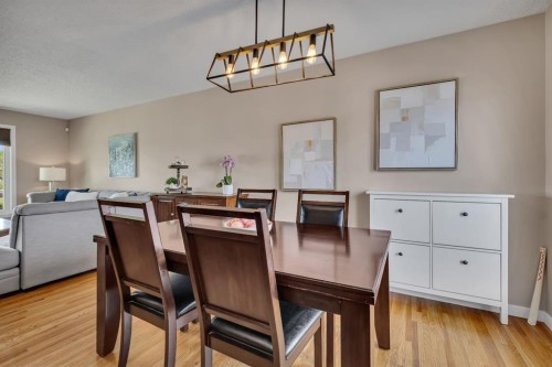 335 Huntbourne Hill Ne, Calgary, AB - Indoor Photo Showing Dining Room