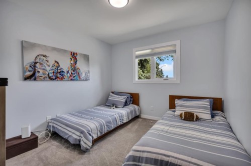 335 Huntbourne Hill Ne, Calgary, AB - Indoor Photo Showing Bedroom