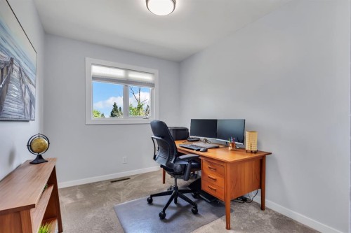 335 Huntbourne Hill Ne, Calgary, AB - Indoor Photo Showing Office