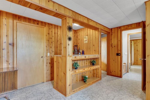 335 Huntbourne Hill Ne, Calgary, AB - Indoor Photo Showing Other Room
