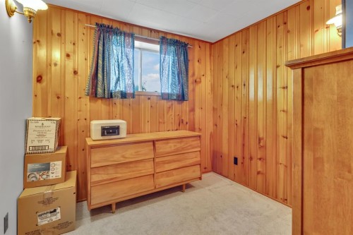 335 Huntbourne Hill Ne, Calgary, AB - Indoor Photo Showing Other Room