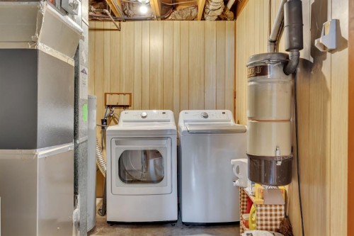 335 Huntbourne Hill Ne, Calgary, AB - Indoor Photo Showing Laundry Room