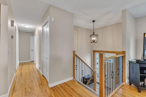 335 Huntbourne Hill Ne, Calgary, AB - Indoor Photo Showing Other Room
