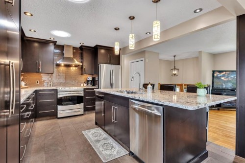335 Huntbourne Hill Ne, Calgary, AB - Indoor Photo Showing Kitchen With Upgraded Kitchen