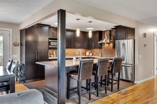 335 Huntbourne Hill Ne, Calgary, AB - Indoor Photo Showing Other Room