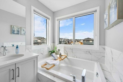 37 Legacy Glen Link Se, Calgary, AB - Indoor Photo Showing Bathroom