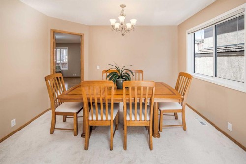 110 Hampstead Rise Nw, Calgary, AB - Indoor Photo Showing Dining Room
