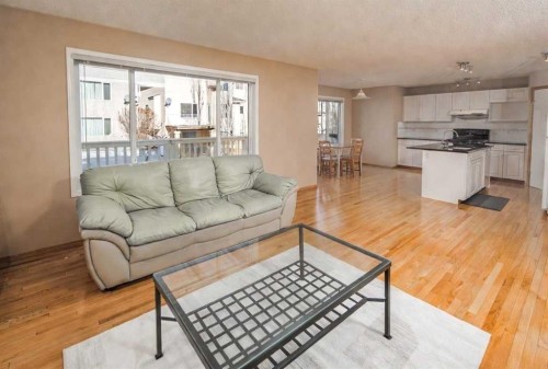 110 Hampstead Rise Nw, Calgary, AB - Indoor Photo Showing Living Room