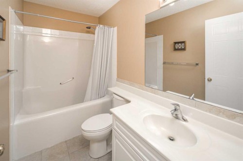 110 Hampstead Rise Nw, Calgary, AB - Indoor Photo Showing Bathroom