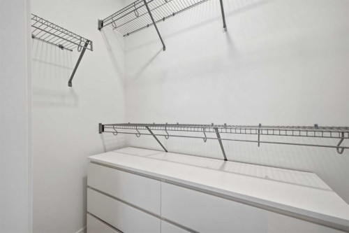 4010 Kovitz Lane Nw, Calgary, AB - Indoor With Storage