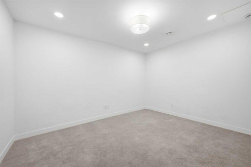 4010 Kovitz Lane Nw, Calgary, AB - Indoor Photo Showing Other Room