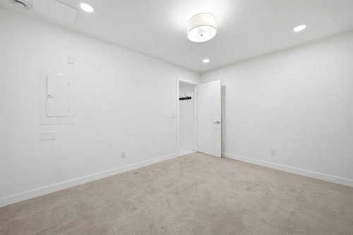 4010 Kovitz Lane Nw, Calgary, AB - Indoor Photo Showing Other Room