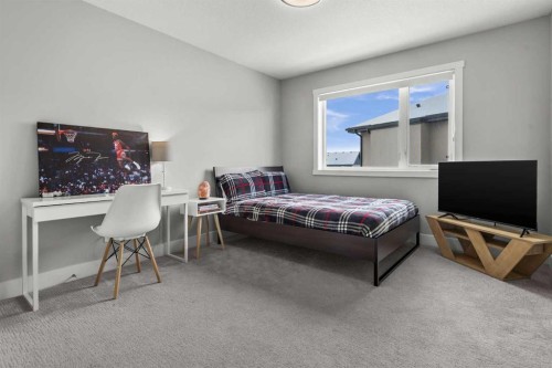 86 Juneberry Heights, Rural Rocky View County, AB - Indoor Photo Showing Bedroom