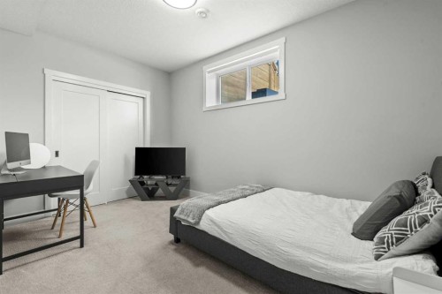 86 Juneberry Heights, Rural Rocky View County, AB - Indoor Photo Showing Bedroom