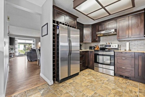 32 Millrise Crescent Sw, Calgary, AB - Indoor Photo Showing Kitchen With Stainless Steel Kitchen With Upgraded Kitchen