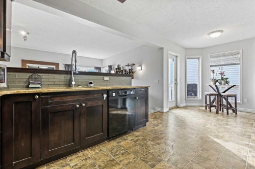 32 Millrise Crescent Sw, Calgary, AB - Indoor Photo Showing Kitchen
