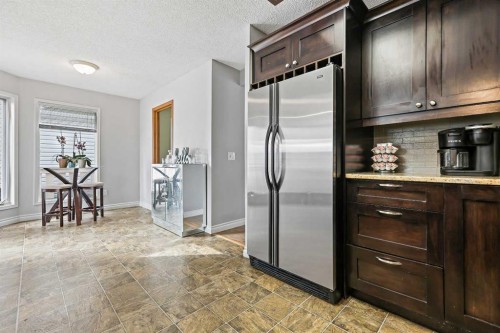 32 Millrise Crescent Sw, Calgary, AB - Indoor Photo Showing Kitchen