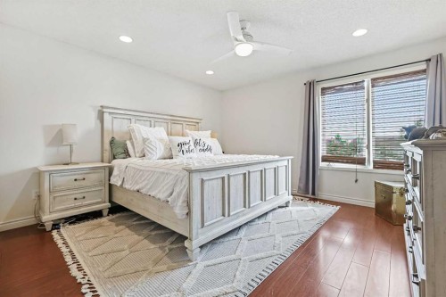 32 Millrise Crescent Sw, Calgary, AB - Indoor Photo Showing Bedroom
