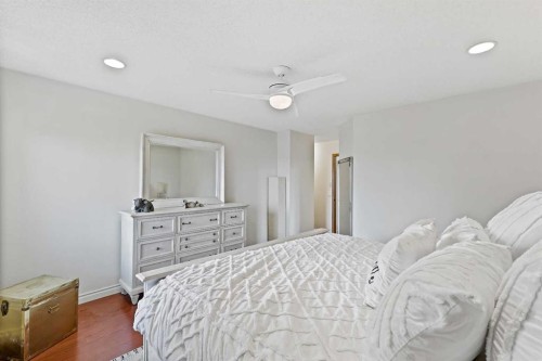 32 Millrise Crescent Sw, Calgary, AB - Indoor Photo Showing Bedroom