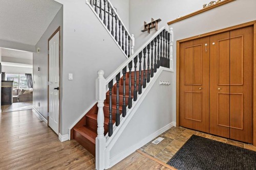 32 Millrise Crescent Sw, Calgary, AB - Indoor Photo Showing Other Room