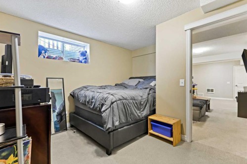 32 Millrise Crescent Sw, Calgary, AB - Indoor Photo Showing Bedroom