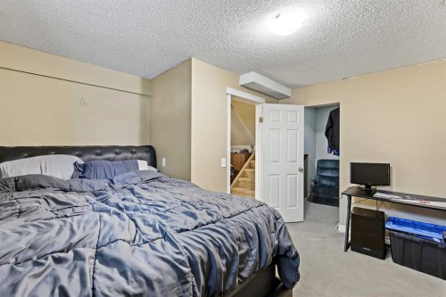 32 Millrise Crescent Sw, Calgary, AB - Indoor Photo Showing Bedroom