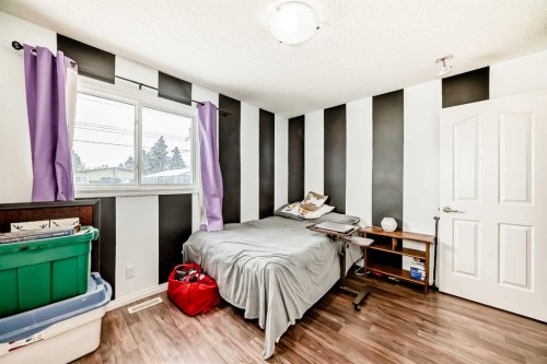 118 Dovertree Place Se, Calgary, AB - Indoor Photo Showing Bedroom