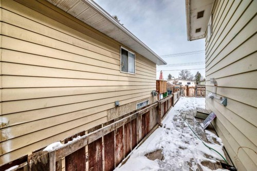 118 Dovertree Place Se, Calgary, AB - Outdoor With Exterior