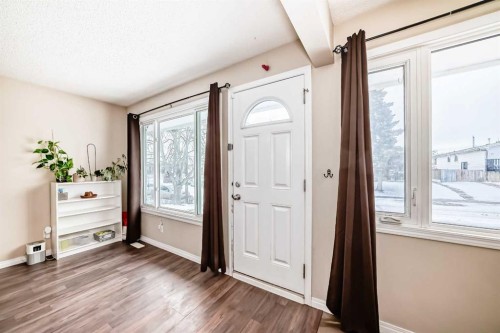 118 Dovertree Place Se, Calgary, AB - Indoor Photo Showing Other Room