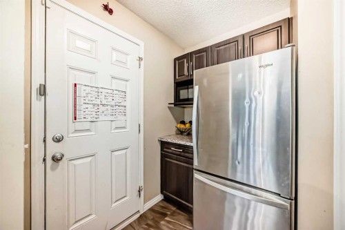 118 Dovertree Place Se, Calgary, AB - Indoor