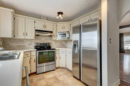20 Strathlorne Crescent Sw, Calgary, AB - Indoor Photo Showing Kitchen With Stainless Steel Kitchen With Double Sink