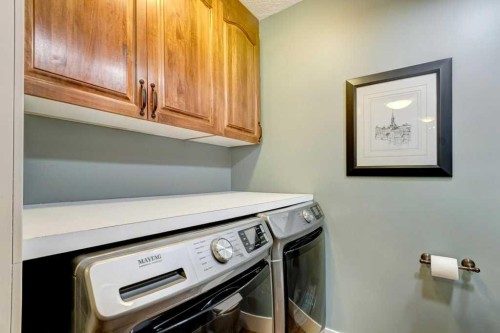 20 Strathlorne Crescent Sw, Calgary, AB - Indoor Photo Showing Laundry Room