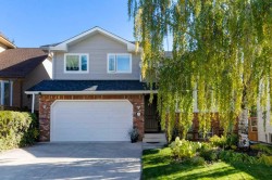 20 Strathlorne Crescent SW Calgary, AB T3H 1M8