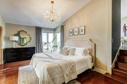 20 Strathlorne Crescent Sw, Calgary, AB - Indoor Photo Showing Bedroom