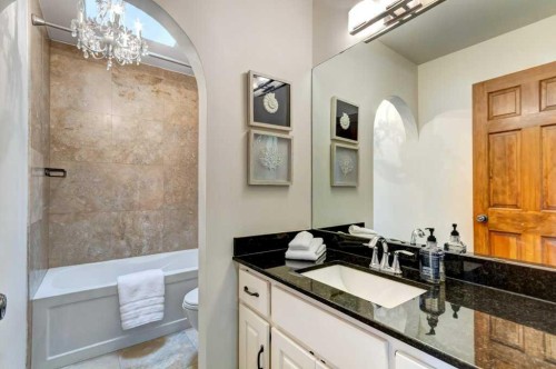 20 Strathlorne Crescent Sw, Calgary, AB - Indoor Photo Showing Bathroom