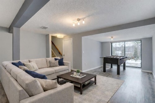20 Strathlorne Crescent Sw, Calgary, AB - Indoor Photo Showing Living Room