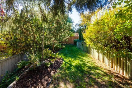 20 Strathlorne Crescent Sw, Calgary, AB - Outdoor