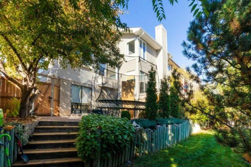 20 Strathlorne Crescent Sw, Calgary, AB - Outdoor