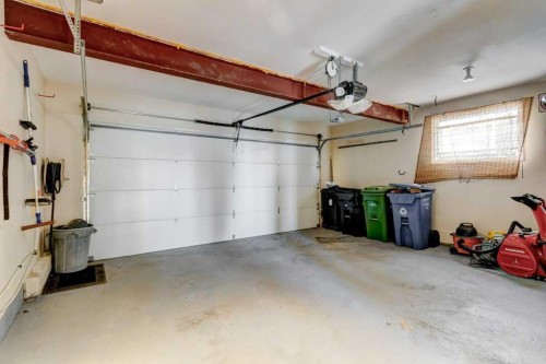 20 Strathlorne Crescent Sw, Calgary, AB - Indoor Photo Showing Garage