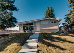 9939 Maplecreek Drive SE Calgary, AB T2J 1T4