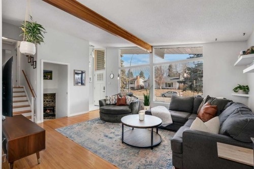 9939 Maplecreek Drive Se, Calgary, AB - Indoor Photo Showing Living Room