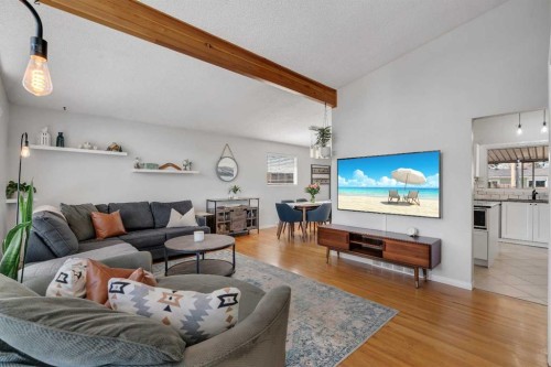 9939 Maplecreek Drive Se, Calgary, AB - Indoor Photo Showing Living Room